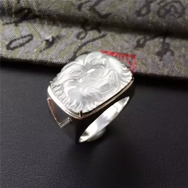 翡翠戒指：多少女人梦寐以求的浪漫一刻！  第9张