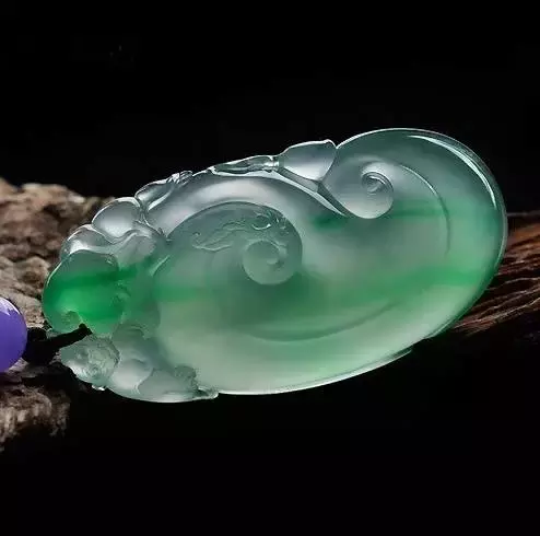 翡翠里面还能长金丝？随便一条，价值百万！  第17张