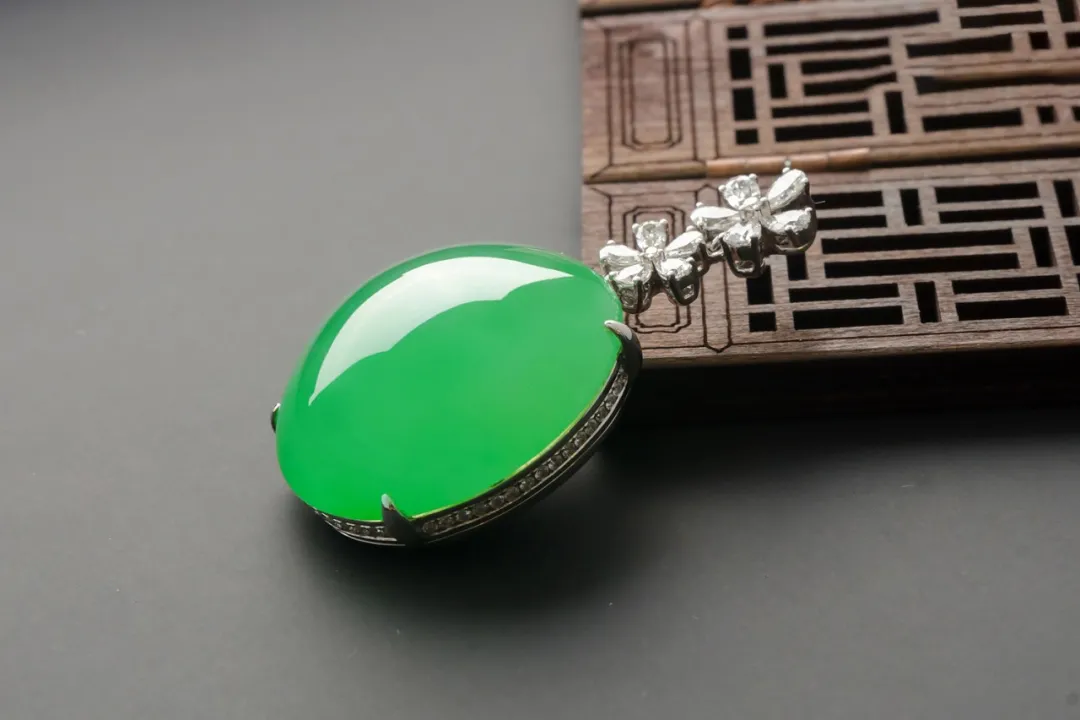 色差一分，价差十倍，翡翠的颜色对于价格到底有多重要  第5张