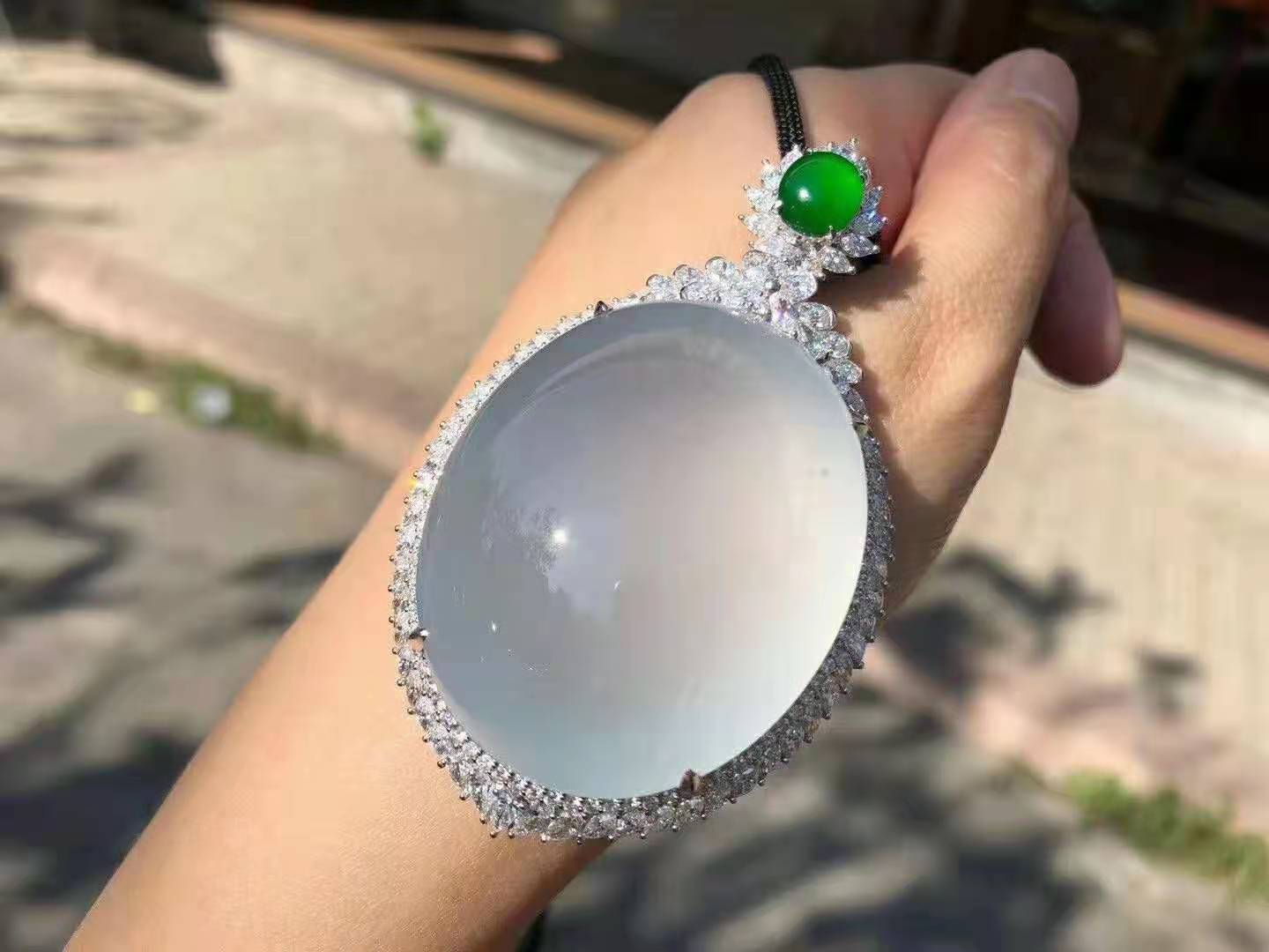 翡翠中小如绿豆，大如鸡蛋的首饰，是原石的精华所在可做百变造型  第7张