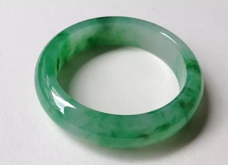 翡翠的价值人们无法低估  第4张