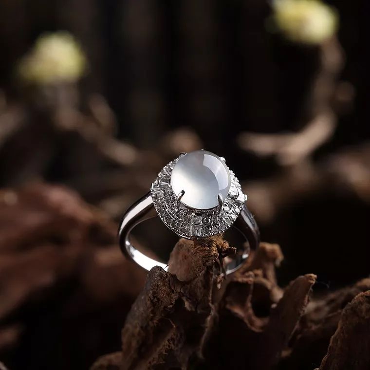 帕敢翡翠吊坠翡翠戒指有讲究，戴对了才是真的美  第5张