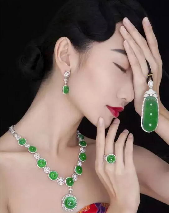 有东方韵味的翡翠项链，时尚而高贵，演绎属于气质女性的独特美感  第4张