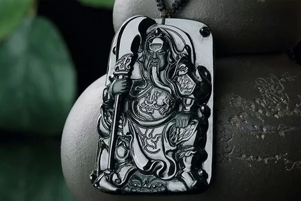 翡翠专柜如何正确挑选墨翠？这里有7个实用小技巧  第2张