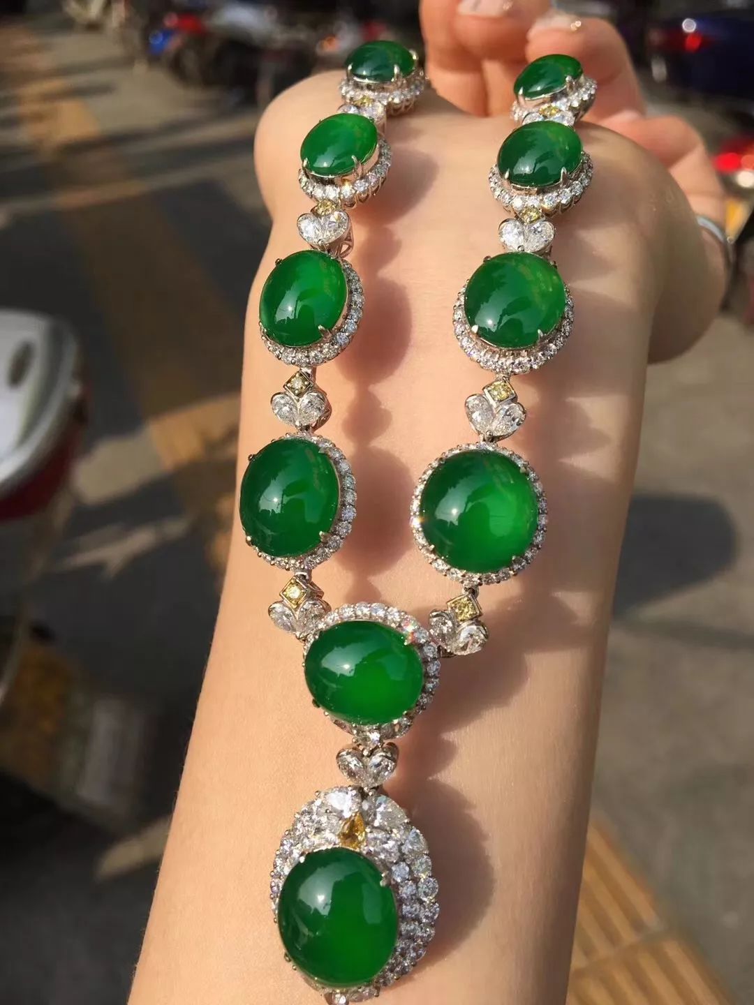 为什么绿色翡翠最常见却是最贵的？  第3张