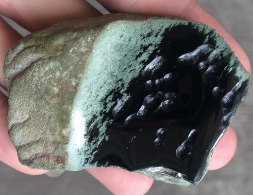 一万块赌到顶级墨翠不难，难的是成品的设计！  第2张