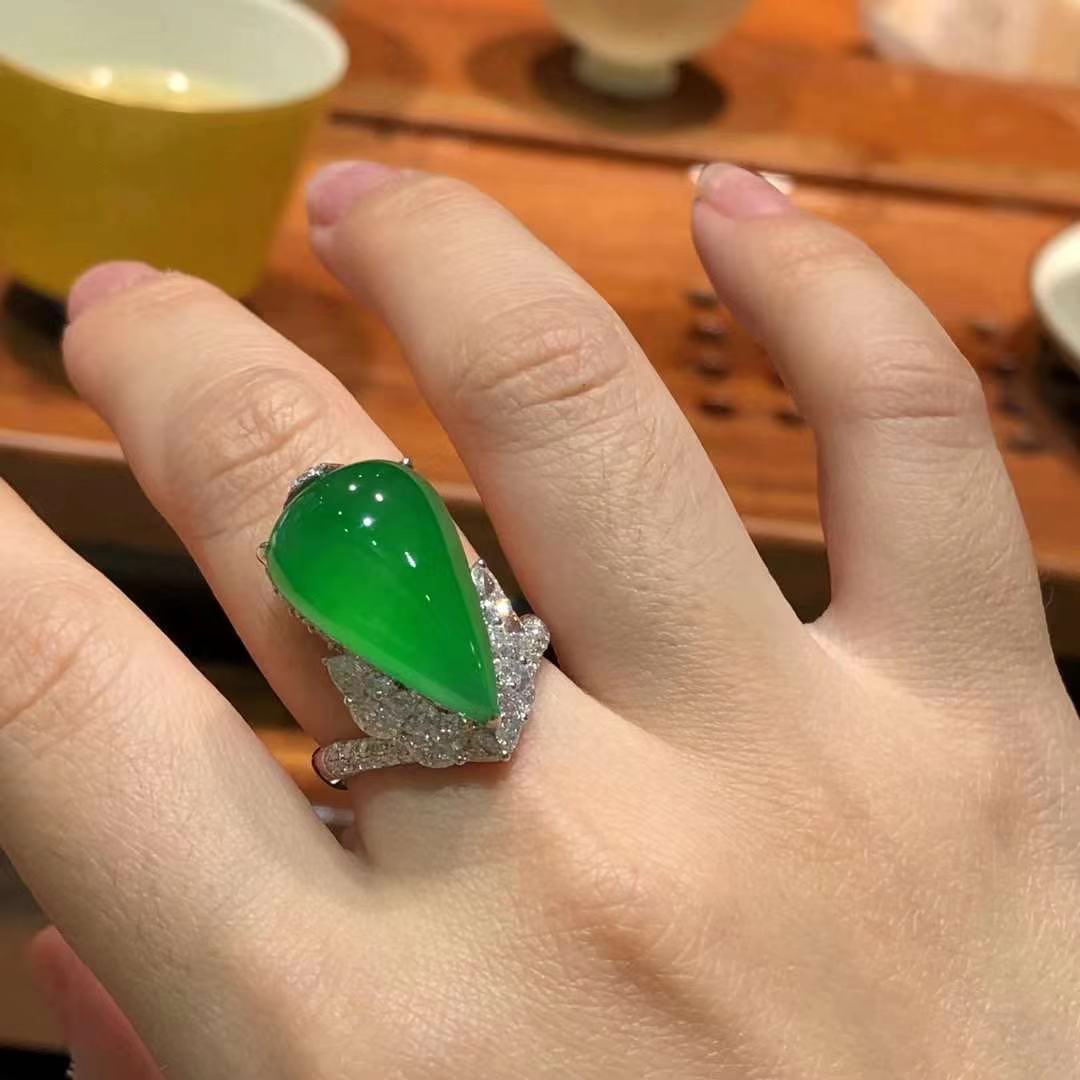 翡翠中小如绿豆，大如鸡蛋的首饰，是原石的精华所在可做百变造型  第4张