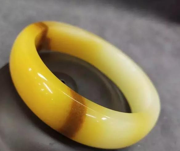 金丝玉手镯一般多少钱，品质不同价格不同  第4张