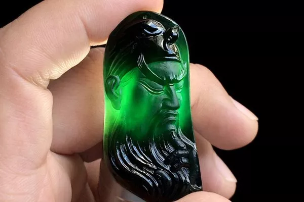 翡翠专柜如何正确挑选墨翠？这里有7个实用小技巧  第1张