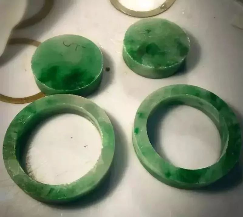 翡翠的价值人们无法低估  第5张