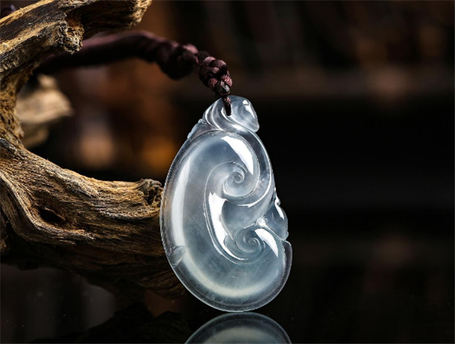 浅绿色翡翠原石翡翠如意有几种图案？原来它的寓意这么美好！   第3张