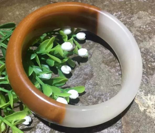 金丝玉手镯一般多少钱，品质不同价格不同  第2张