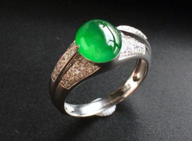 便宜的翡翠是真的吗晶莹剔透看着不起眼，价格却那么贵，翡翠戒指应该如何挑选？  第1张