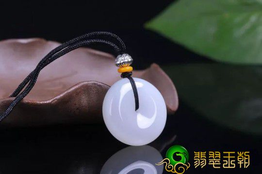 南宁翡翠市场平安扣用红绳还是黑绳 平安扣绳子颜色怎么选 