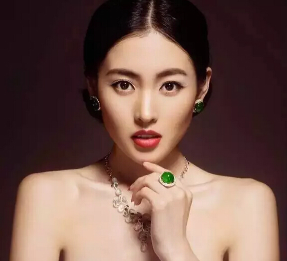 有东方韵味的翡翠项链，时尚而高贵，演绎属于气质女性的独特美感  第3张