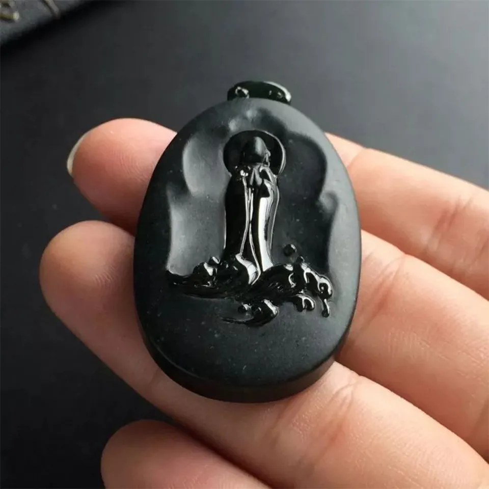 翡翠专柜如何正确挑选墨翠？这里有7个实用小技巧  第9张