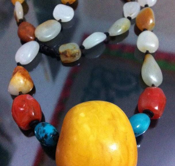 白底青翡翠手镯能戴润吗琥珀到底有多少种?  第15张