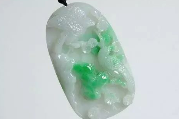 世界十大顶级翡翠 玻璃种透明度最好，龙石种翡翠最稀有  第9张