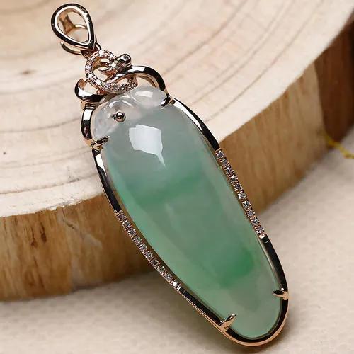 女人适合佩戴什么翡翠挂件？都有哪些寓意，建议收藏  第4张