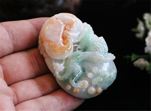 翡翠钻石吊坠福禄寿三色是什么颜色？福禄寿翡翠的寓意是什么？   第3张