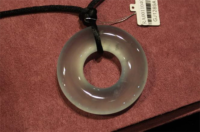 翡翠危料和缅料翡翠起胶还是起荧好？这个问题其实无需纠结！   第1张