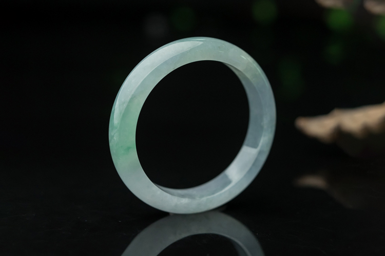 冰种翡翠与冰糯种一字之差，为什么价格会差距如此大  第8张