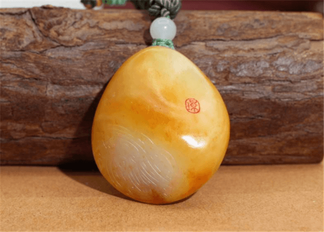 翡翠锁骨吊坠和田玉什么皮色最好？这些皮色都很不错！   第3张