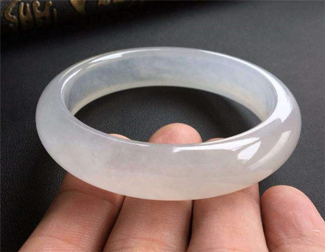 翡翠a货时什么意思白色糯种翡翠价钱高吗？答案和它的品质息息相关！   第3张