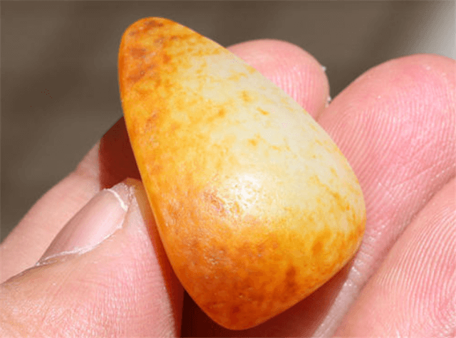 翡翠锁骨吊坠和田玉什么皮色最好？这些皮色都很不错！   第2张