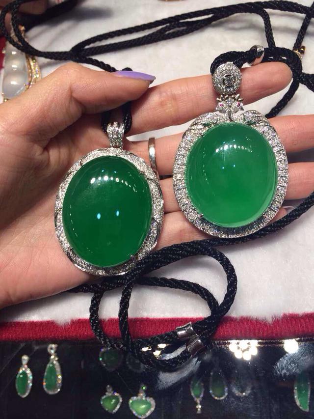 那些成百上千万的满绿翡翠  第4张