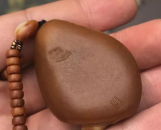 一块沁料和田玉盘了三年之后，成了这副模样  第14张