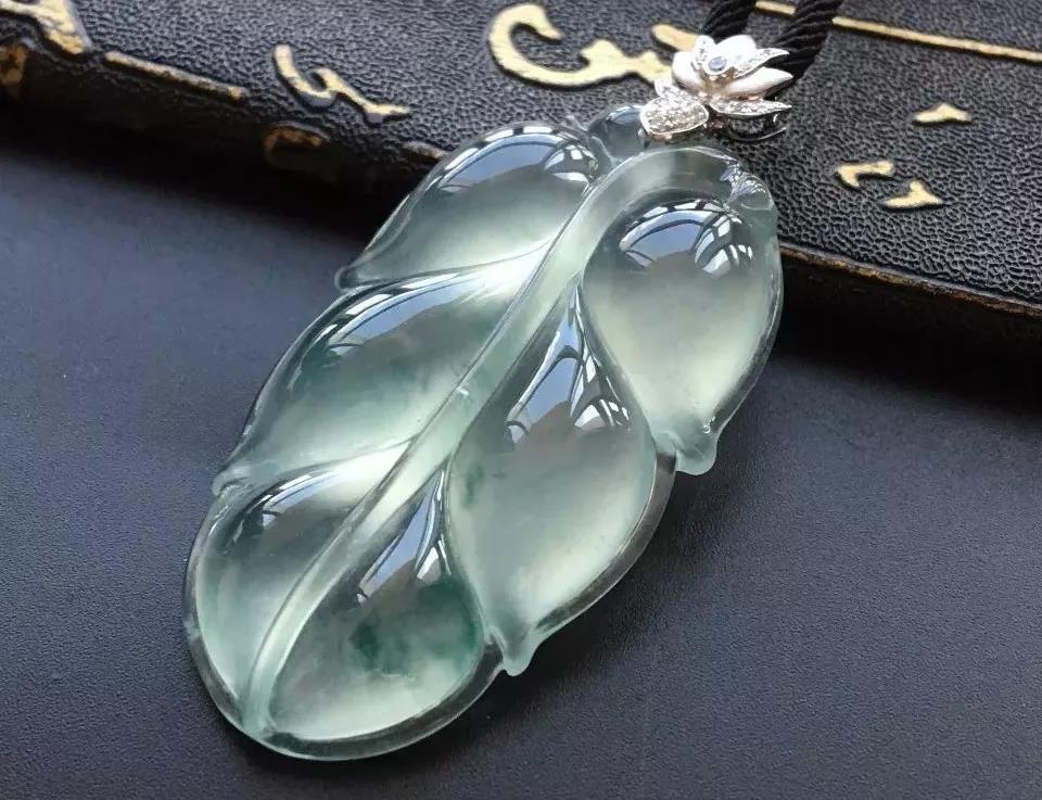 什么是翡翠挂件？挂件又要怎么挑选？  第2张