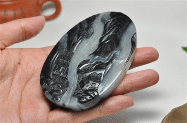 翡翠毛料市场调查和田青花籽料的特征是什么？看懂才能挑到好货！   第1张