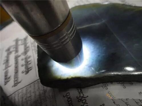 翡翠特殊品种——墨翠、乌鸡种  第3张