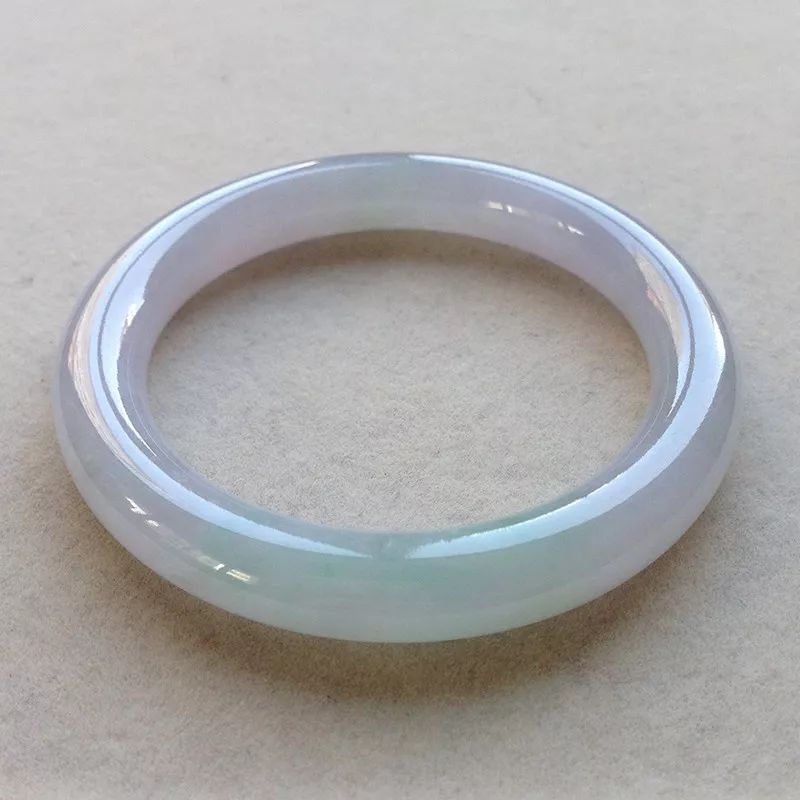 春带彩翡翠手镯价值高吗？为什么它会出现“见光死”现象？  第6张