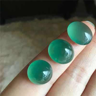 玉和翡翠有什么区别哪个价格高翡翠价值几何？胜过黄金？一句话概括：“买过，卖过，才能懂。”  第2张