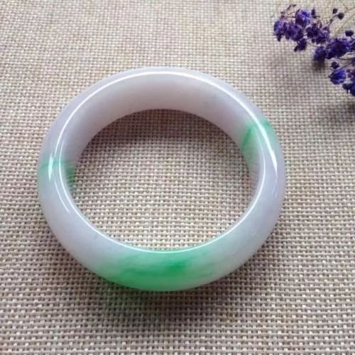 春带彩翡翠手镯价值高吗？为什么它会出现“见光死”现象？  第8张