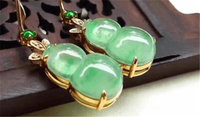 翡翠玻璃种好还是帝王绿好假翡翠有棉絮吗？什么是翡翠的棉絮？   第3张