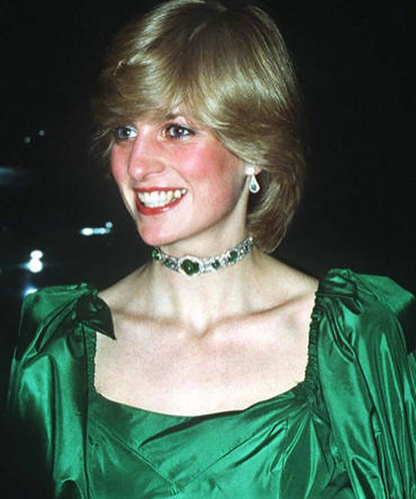 英国王室的女人最爱的绿宝石首饰，女王戴安娜王妃和凯特王妃都爱  第9张