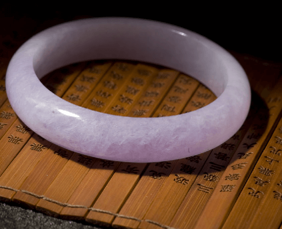 翡翠手镯怎么抛光玉和翡翠怎么形成的？原来它们有这么大的区别！   第2张