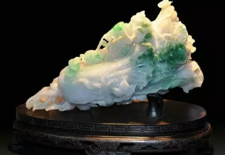 18k金翡翠戒指图片这四种翡翠能招财，买回来贴身戴上，祝你家里财源滚滚而来  第2张