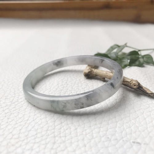 一块翡翠手镯多少钱黑冰翡翠就是乌鸡种翡翠？不，黑冰翡翠其实不黑  第1张