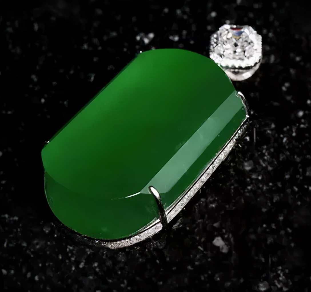 小翡翠挂件价格终于弄清楚，翡翠价格的“虚头”到底有多虚  第4张