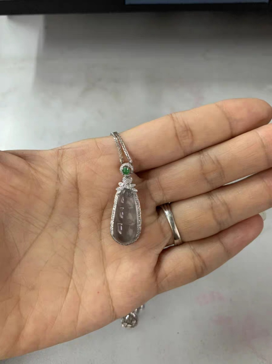 黑冰和黑冰乌鸡翡翠虽两字之差，价格却天差地别  第4张