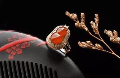 翡翠 豆绿 项链红为翡 绿为翠 猜猜红色翡翠值多少钱  第3张