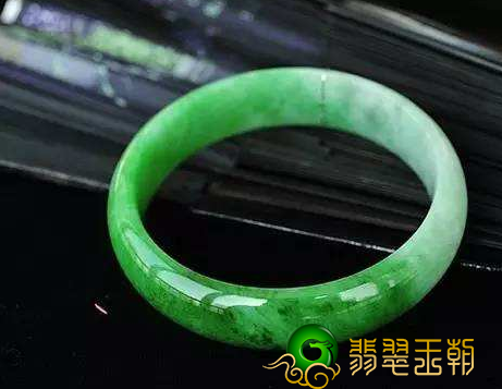 北京翡翠戒指销售市场上普遍的翡翠膺品有什么 如何识别 