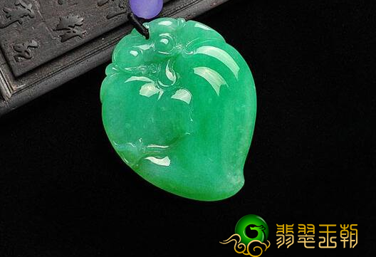 翡翠糯米种价格危害翡翠绿优劣的要素有什么 清晰度很重要 