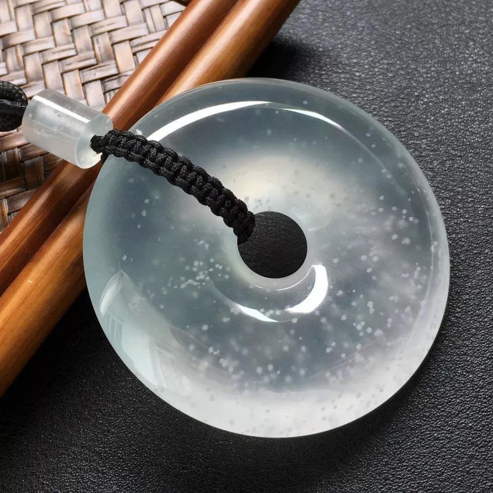 色差一点，价差十倍！那些色不足的翡翠，凭什么价值却很高？  第5张