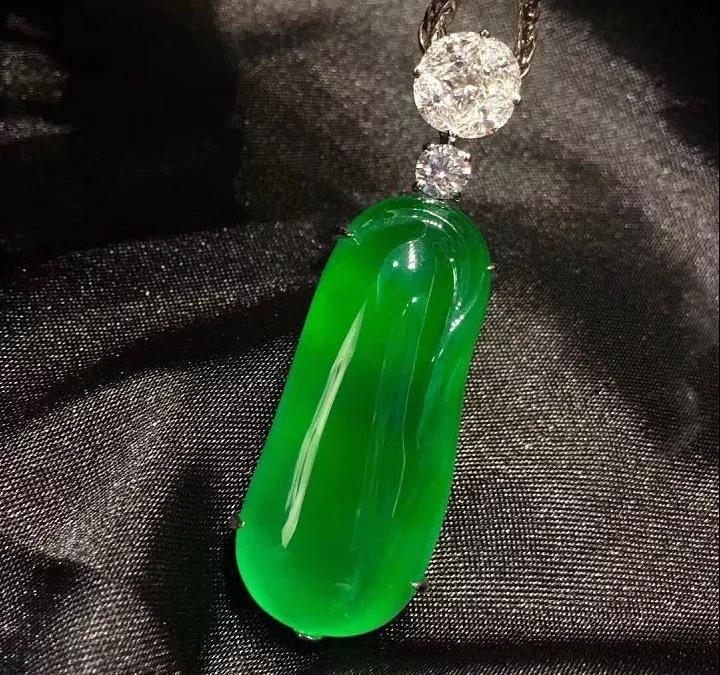 什么是翡翠挂件？挂件又要怎么挑选？  第13张