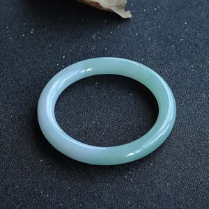 你的翡翠手镯到底值多少钱？5分钟弄懂翡翠手镯价格  第2张